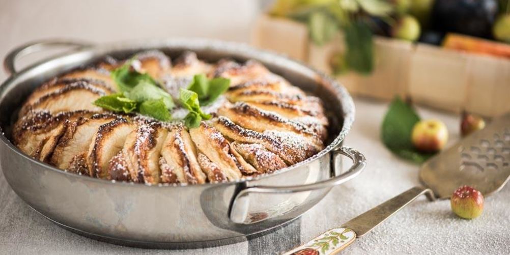 Как приготовить нежная творожная шарлотка с яблоками