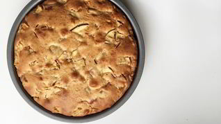 Рецепт Простая шарлотка с яблоками