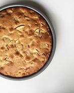 Простая шарлотка с яблоками