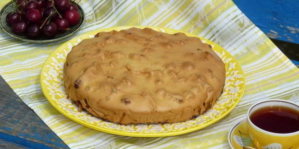 Как приготовить шарлотка с черешней