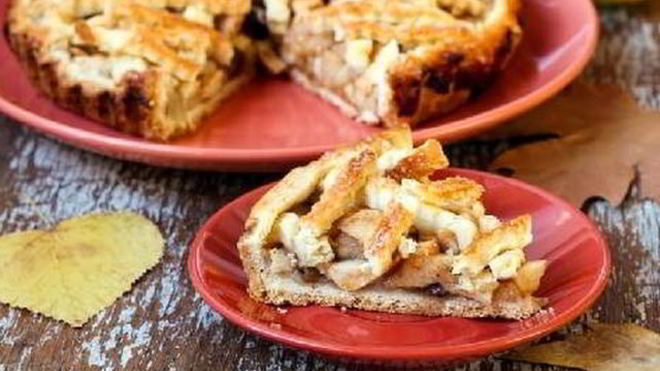 Рецепт Шарлотка с грушами и ромашковым кремом