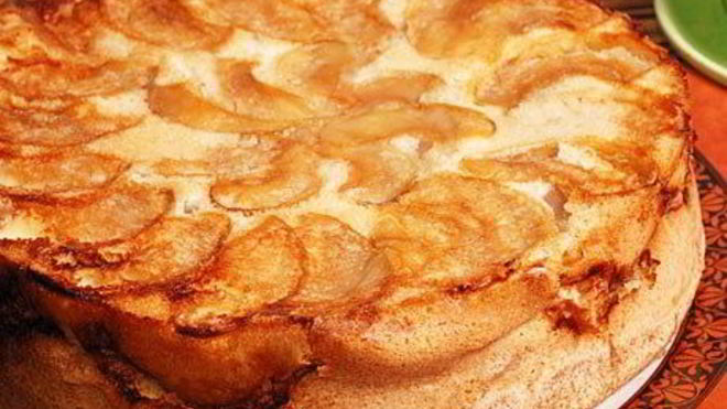 Рецепт Шарлотка с тертыми яблоками