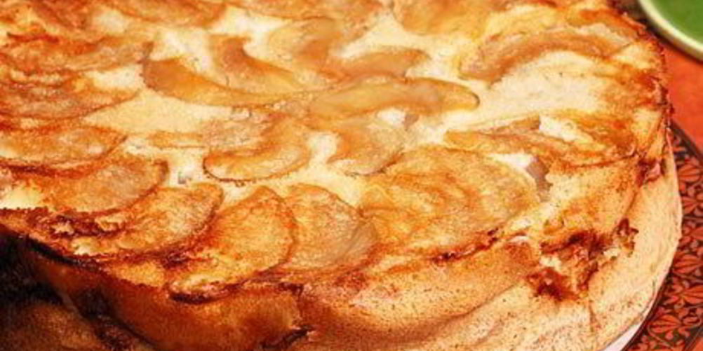 Как приготовить шарлотка с тертыми яблоками