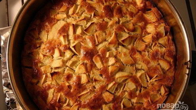 Рецепт Шарлотка с яблоками без яиц