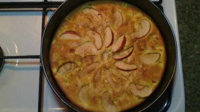 Рецепт Шарлотка с яблоками быстро