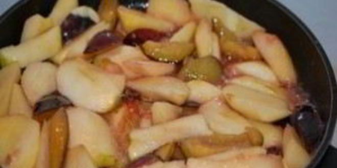 Рецепт шарлотка с яблоками и карамелью