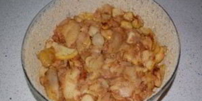 Рецепт шарлотка с яблоками и карамелью