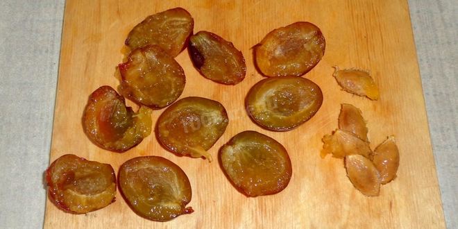 Рецепт шарлотка со сливами