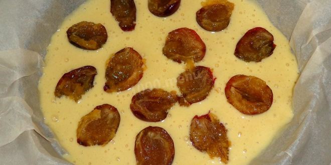 Рецепт шарлотка со сливами