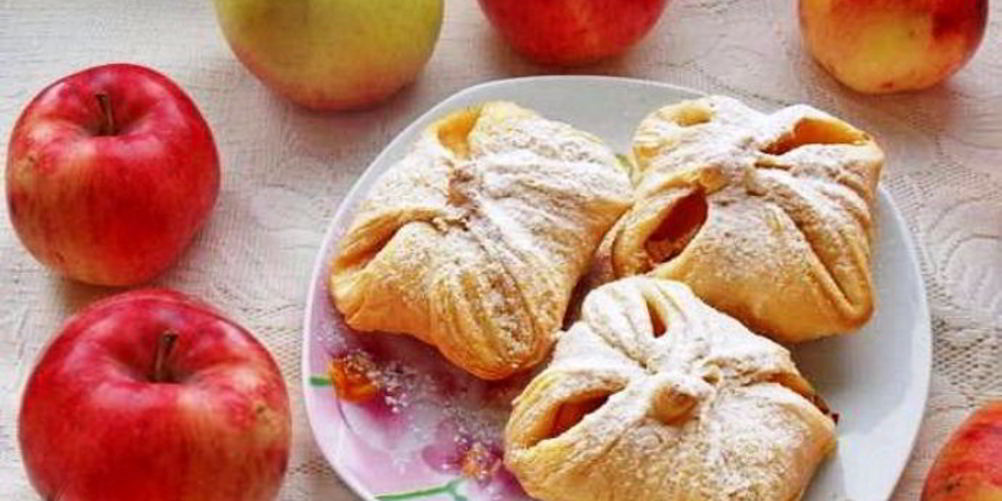 Как приготовить слоеные конвертики с яблоками