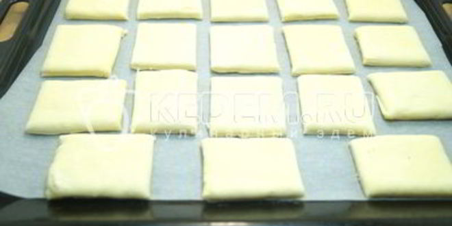 Рецепт слойки из слоеного теста ореховые