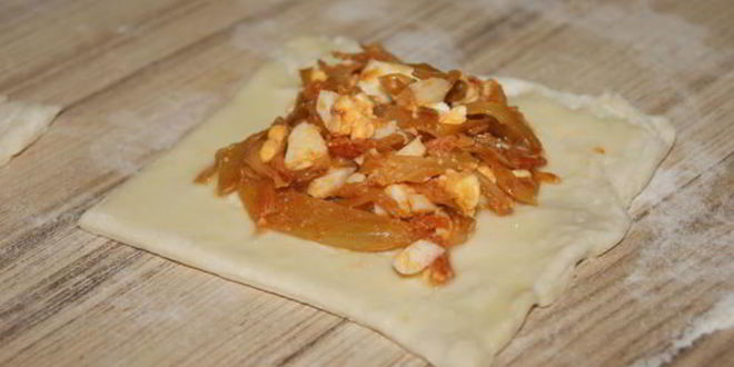 Рецепт слойки с капустой и яйцом