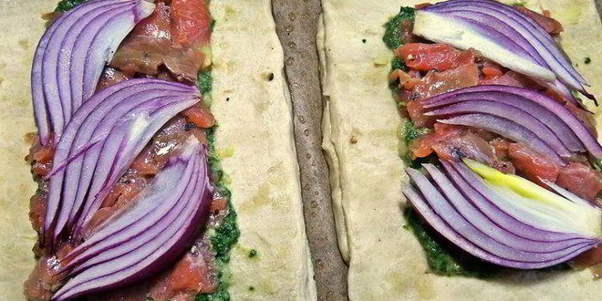 Рецепт слойки с картошкой и лососем