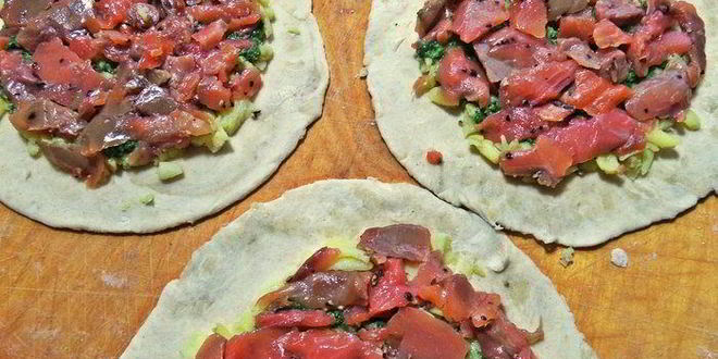 Рецепт слойки с картошкой и лососем