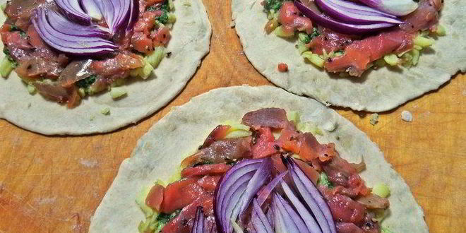 Рецепт слойки с картошкой и лососем