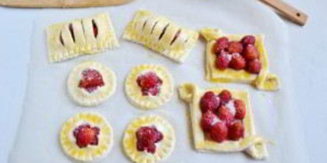 Рецепт слойки с клубникой