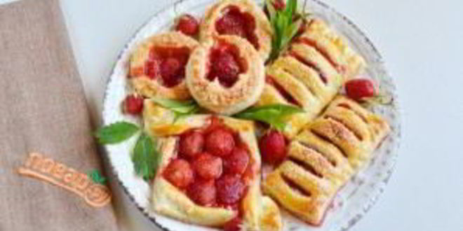 Рецепт слойки с клубникой