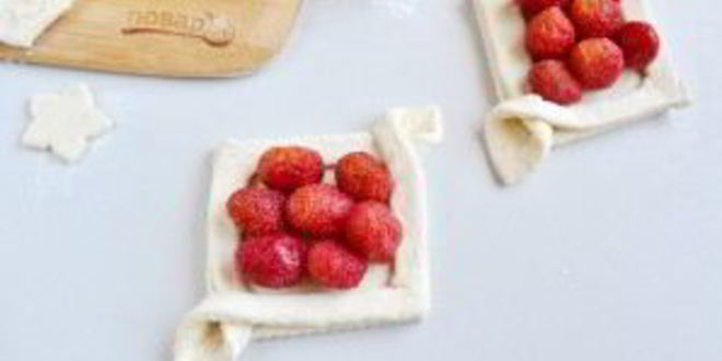 Рецепт слойки с клубникой