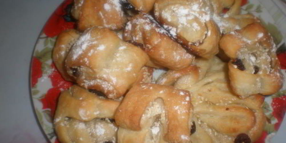 Как приготовить слойки с кунжутом и клюквой