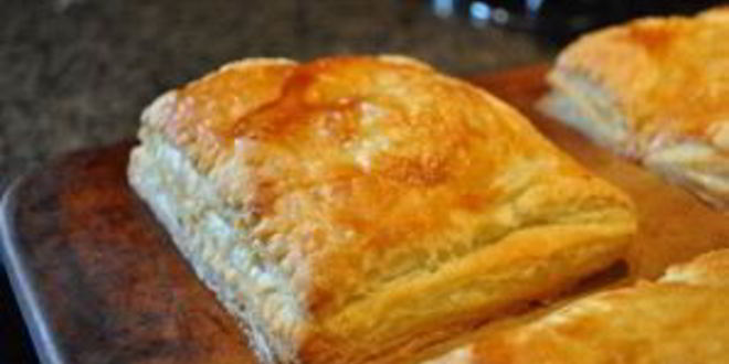 Рецепт слойки с курицей и сыром