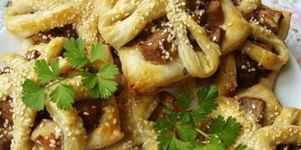Как приготовить слойки с мясома