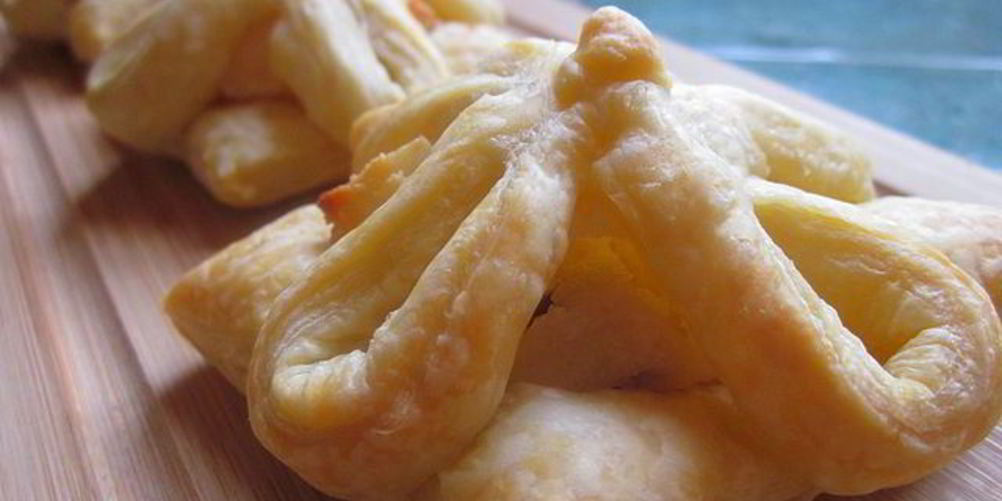 Как приготовить слойки с творогом