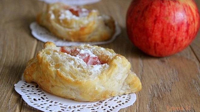 Рецепт Слойки с яблоками и брусникой