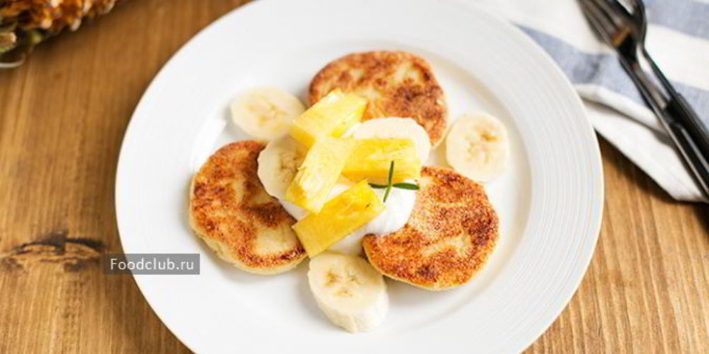Как приготовить банановые сырники с ананасами