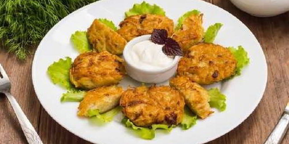 Как приготовить картофельные сырники со сметаной