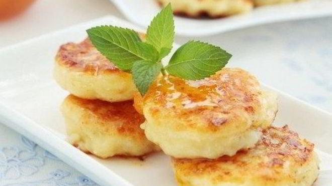 Рецепт Сырники диетические из творога с изюмом