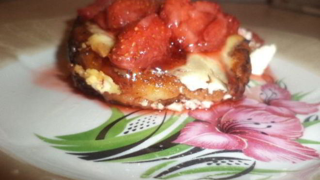 Рецепт Сырники под клубничным соусом