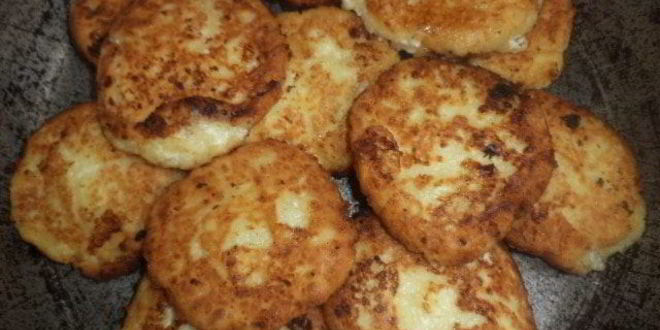 Рецепт сырники под клубничным соусом