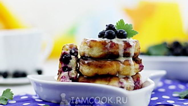 Рецепт Сырники с черной смородиной
