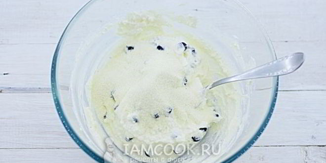 Рецепт сырники с черной смородиной