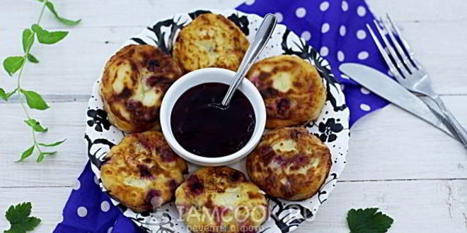 Рецепт сырники с черной смородиной