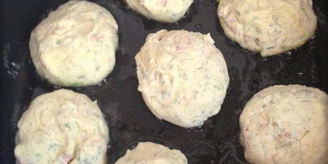 Рецепт сырники с фетой, ветчиной и кинзой