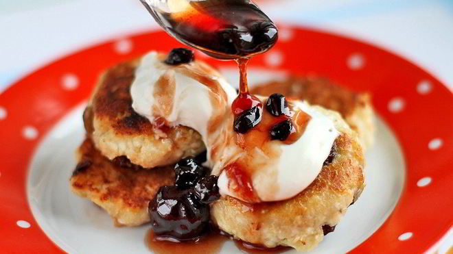 Рецепт Сырники с изюмом без муки