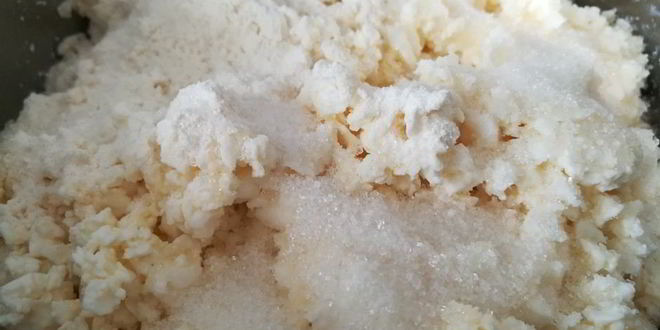 Рецепт сырники с изюмом и кедровыми орехами