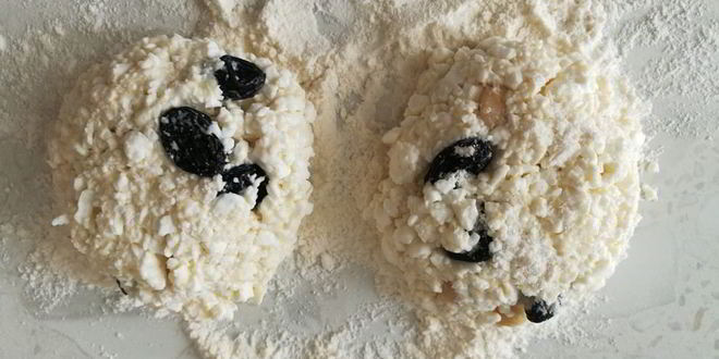 Рецепт сырники с изюмом и кедровыми орехами