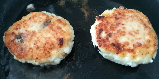 Рецепт сырники с изюмом и кедровыми орехами