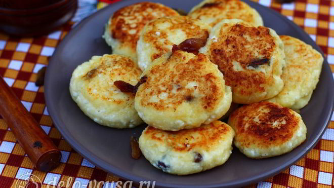 Рецепт Сырники с изюмом и манкой