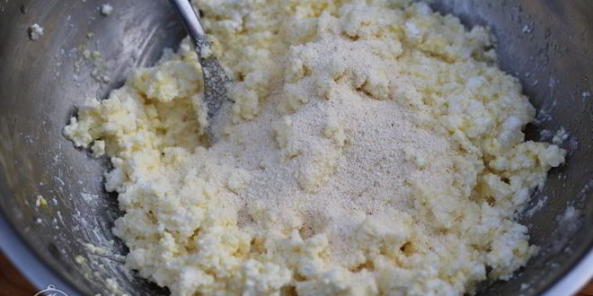 Рецепт сырники с изюмом и манкой