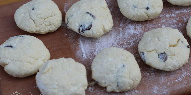 Рецепт сырники с изюмом и манкой