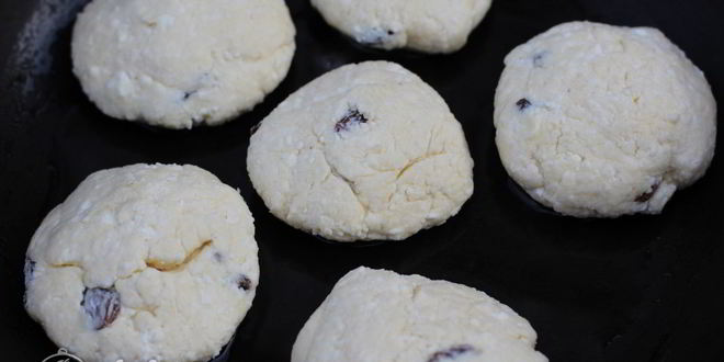 Рецепт сырники с изюмом и манкой