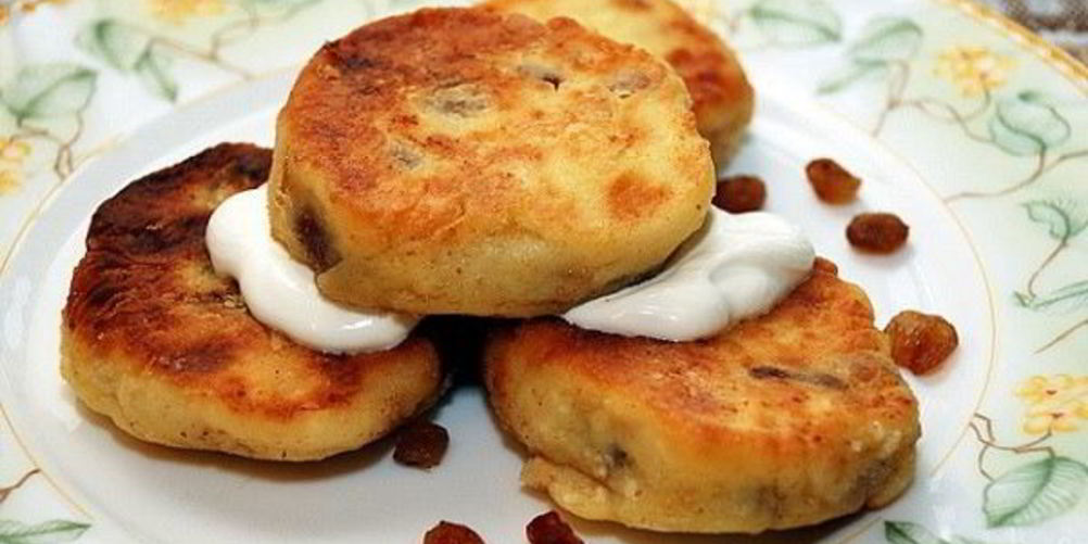 Как приготовить сырники с изюмома