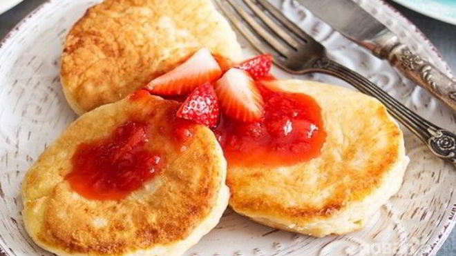 Рецепт Сырники с клубничным соусом