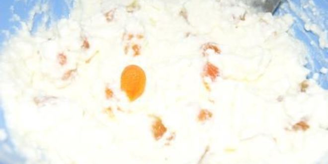 Рецепт сырники с курагой и сметанным кремом