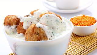 Рецепт Сырники с маково-сметанным соусом