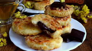 Рецепт Сырники с шоколадной начинкой