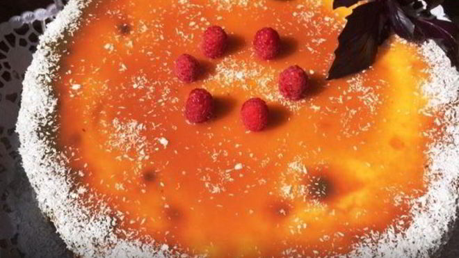 Рецепт Творожник с ягодной прослойкой и соленой карамелью